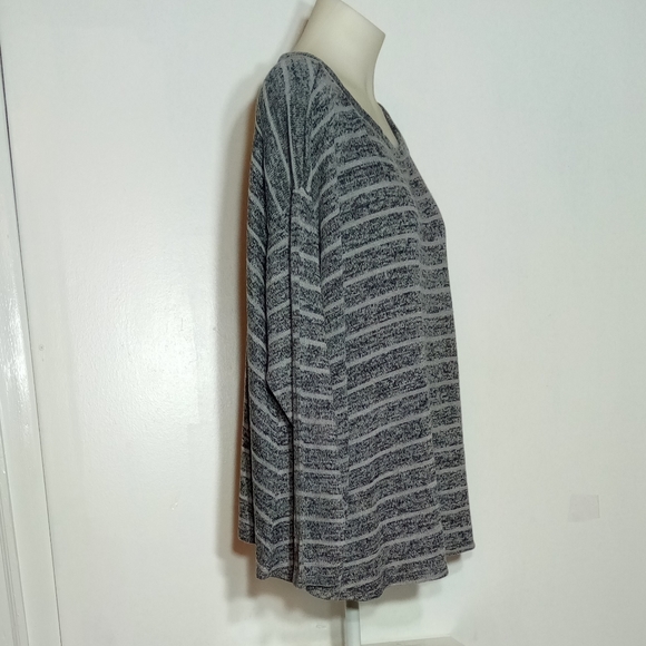 Cato Gray Striped Top Sz 18/20W - Picture 9 of 10